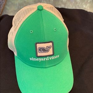 green vineyard vines hat